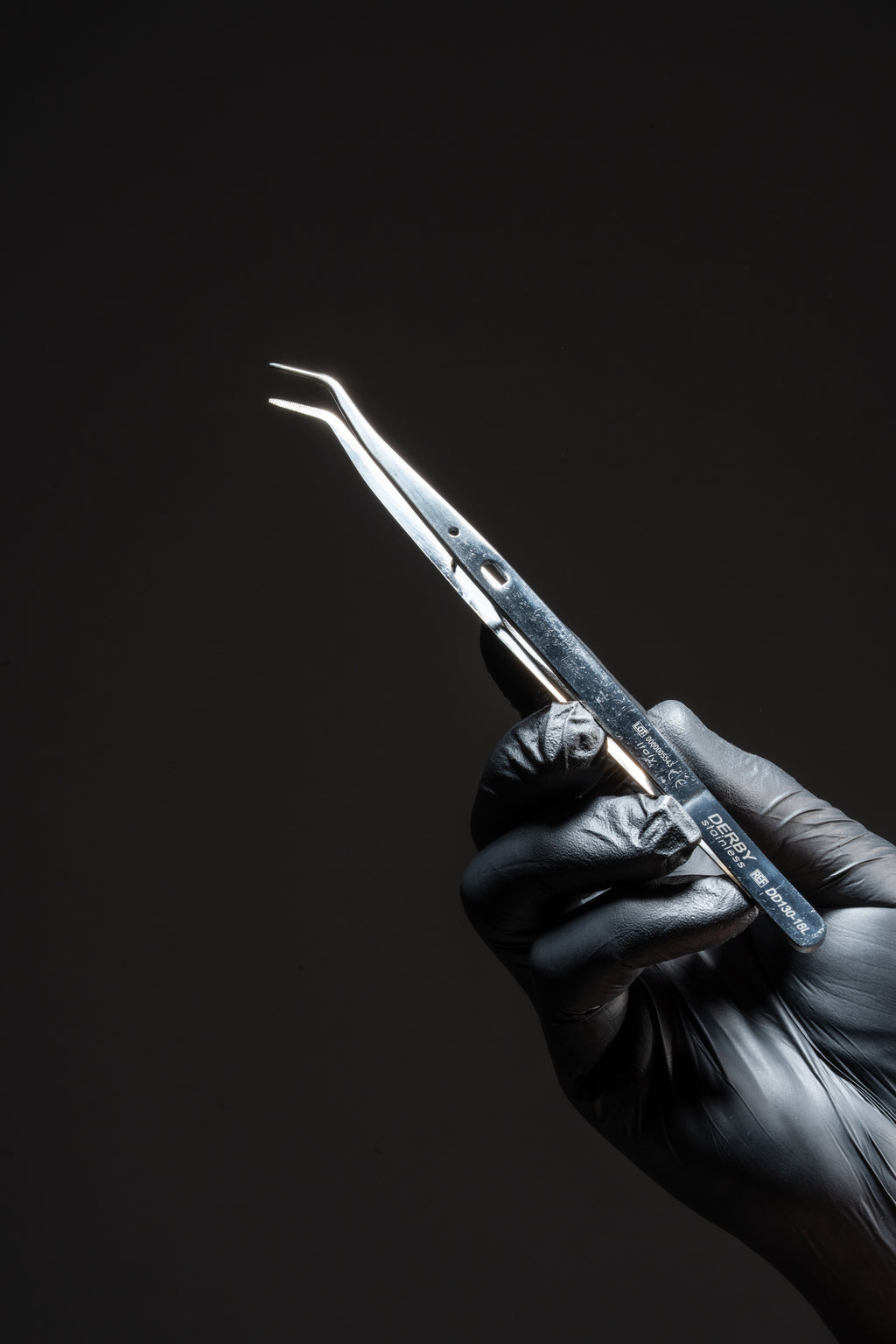 Self-Locking Tweezer