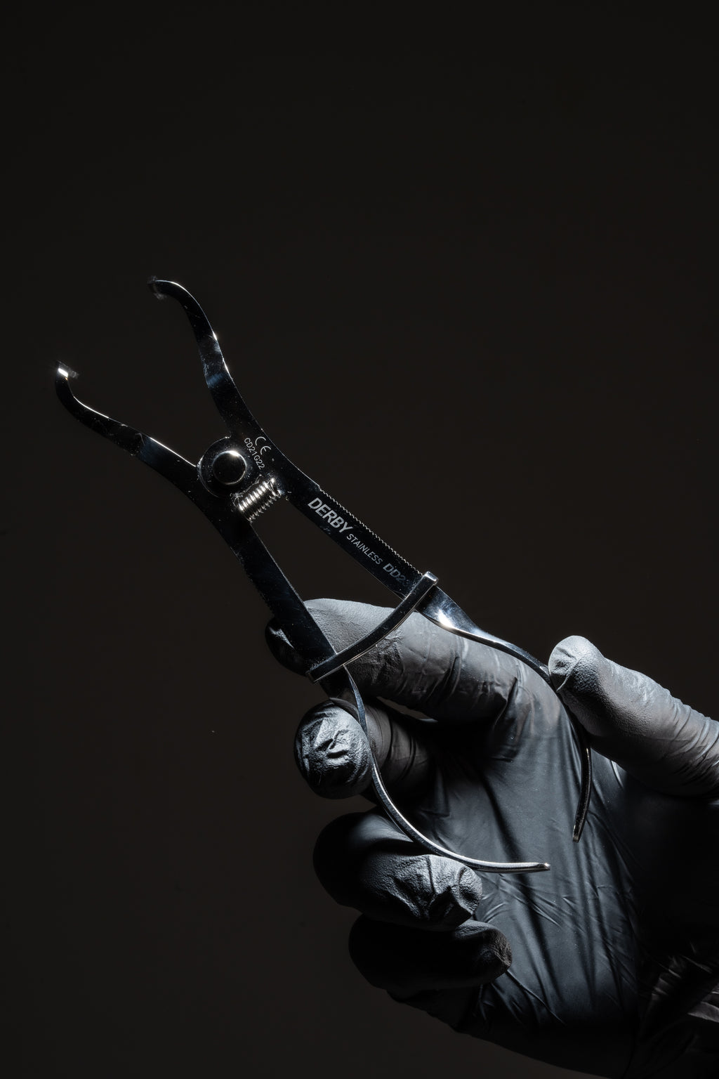 Ivory‑Pattern Clamp Forceps