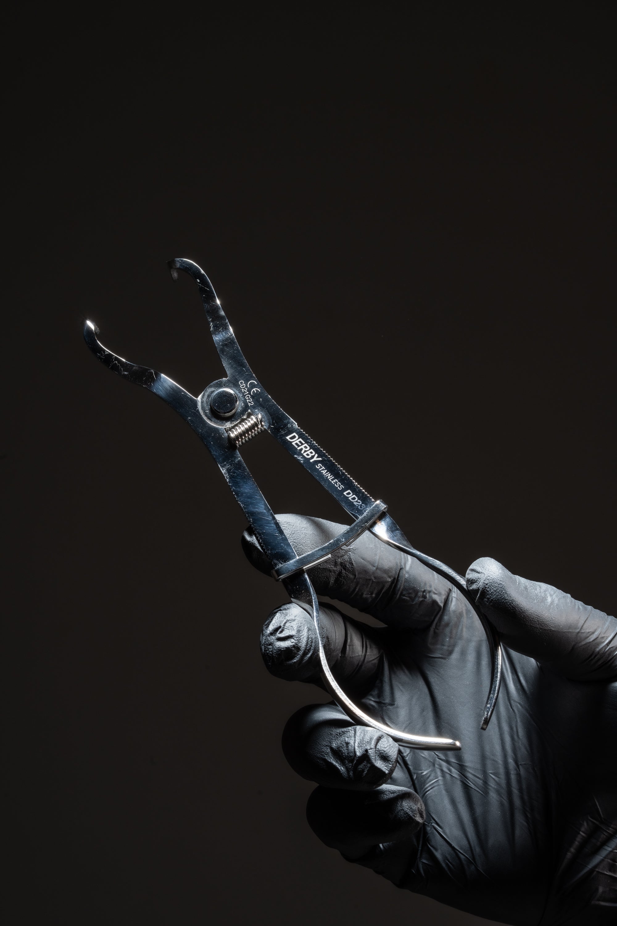 Ivory‑Pattern Clamp Forceps